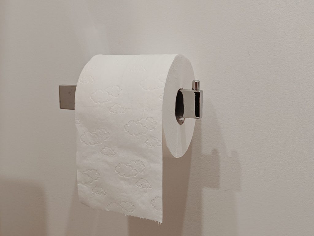 loo roll hanging