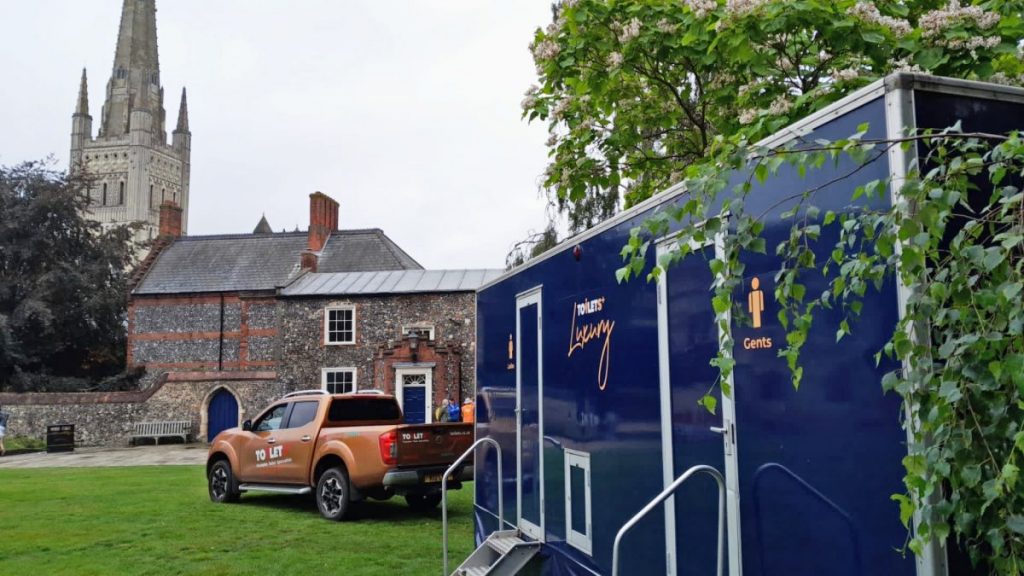 luxury toilet hire
